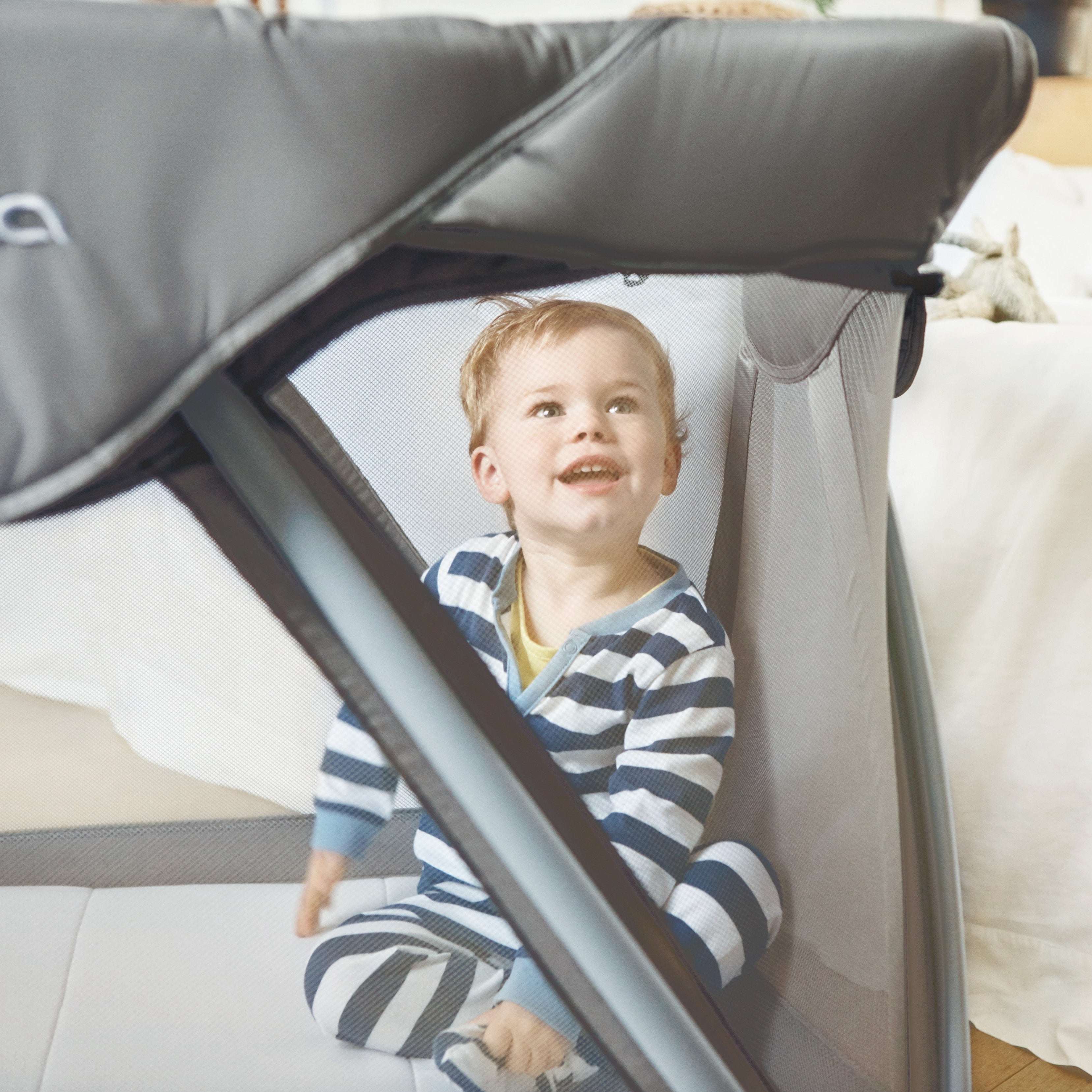 Nuna SENA Aire Playard with Zip-Off Bassinet