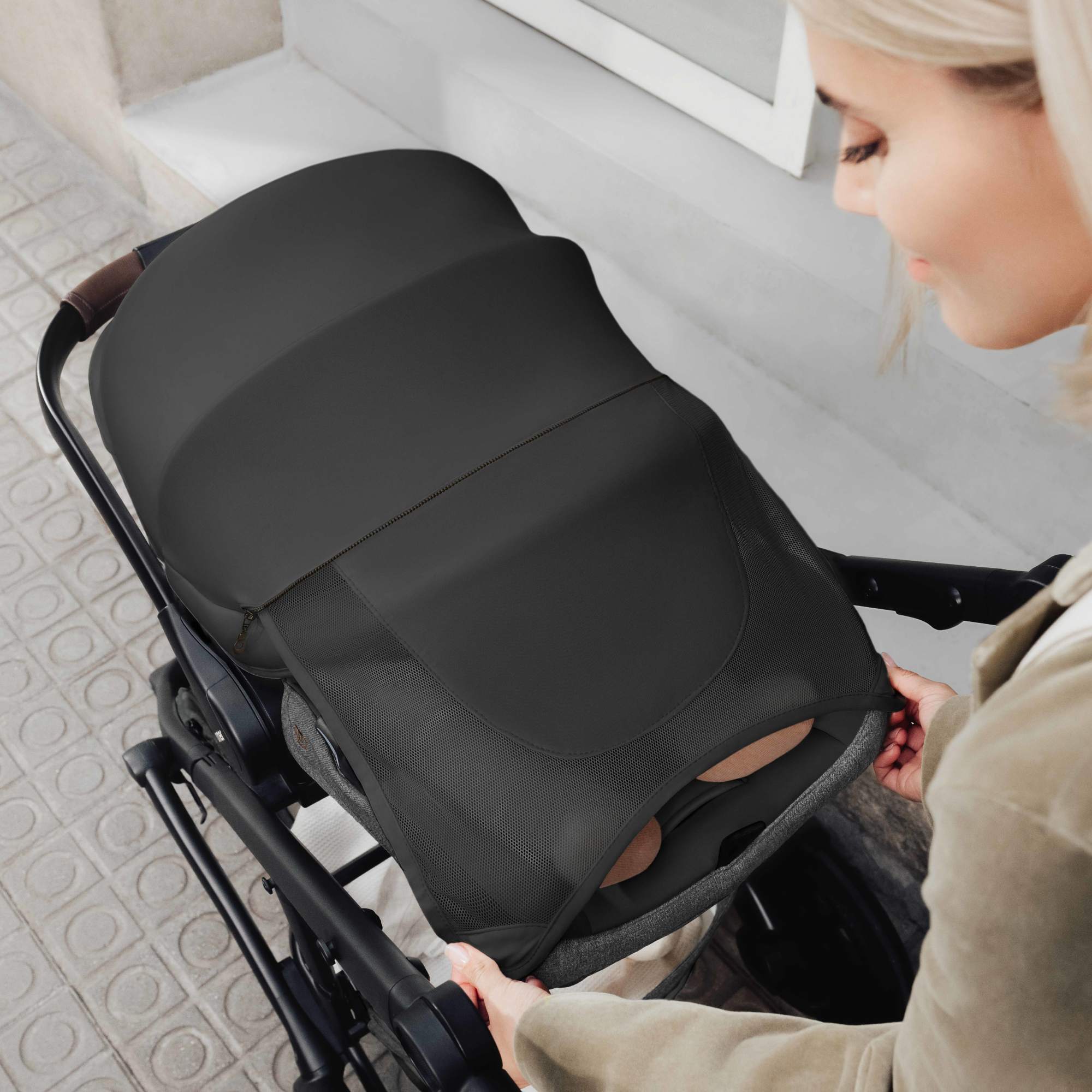 Romer Juni Infant Car Seat + Tura Stroller Travel System